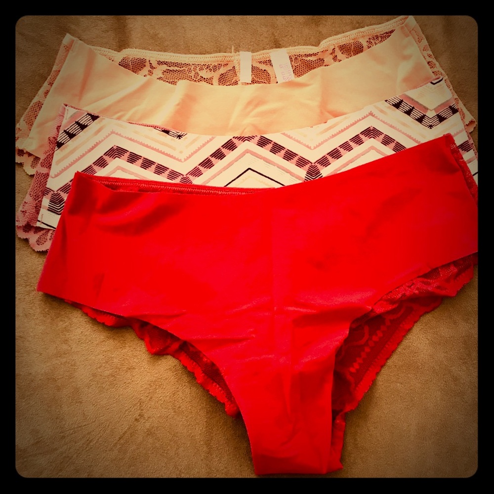 Victoria’s Secret Los Rise Cheekster Underwear
